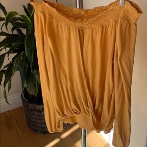 Off the shoulder key hole opening blouse